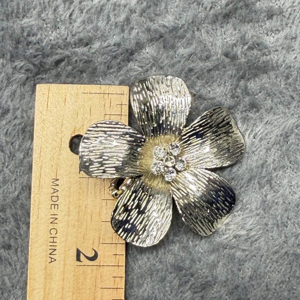 Silver Tone Flower Statment Ring With Rhinestones Stretchy Band Adjustable - Picture 4 of 11